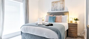 Spacious 3 Bed • Smart TVs • Great for Work Stays