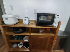 Interior - 4-minute walk from Tenga-chaya Station! Japanese style, modern detached house, family-friendly, free Wi-Fi, direct access from airport, free parking, spacious living room (大阪市)