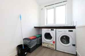 Interior - Workers Rest •3 Bed •2 Bath •Ideal for Contractors (Port Tennant)