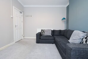 TV - Workers Rest •3 Bed •2 Bath •Ideal for Contractors (Port Tennant)