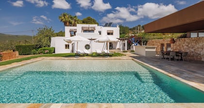 CASA SAN CARLOS Exquisite family house 300m from the village, 3km from the beach