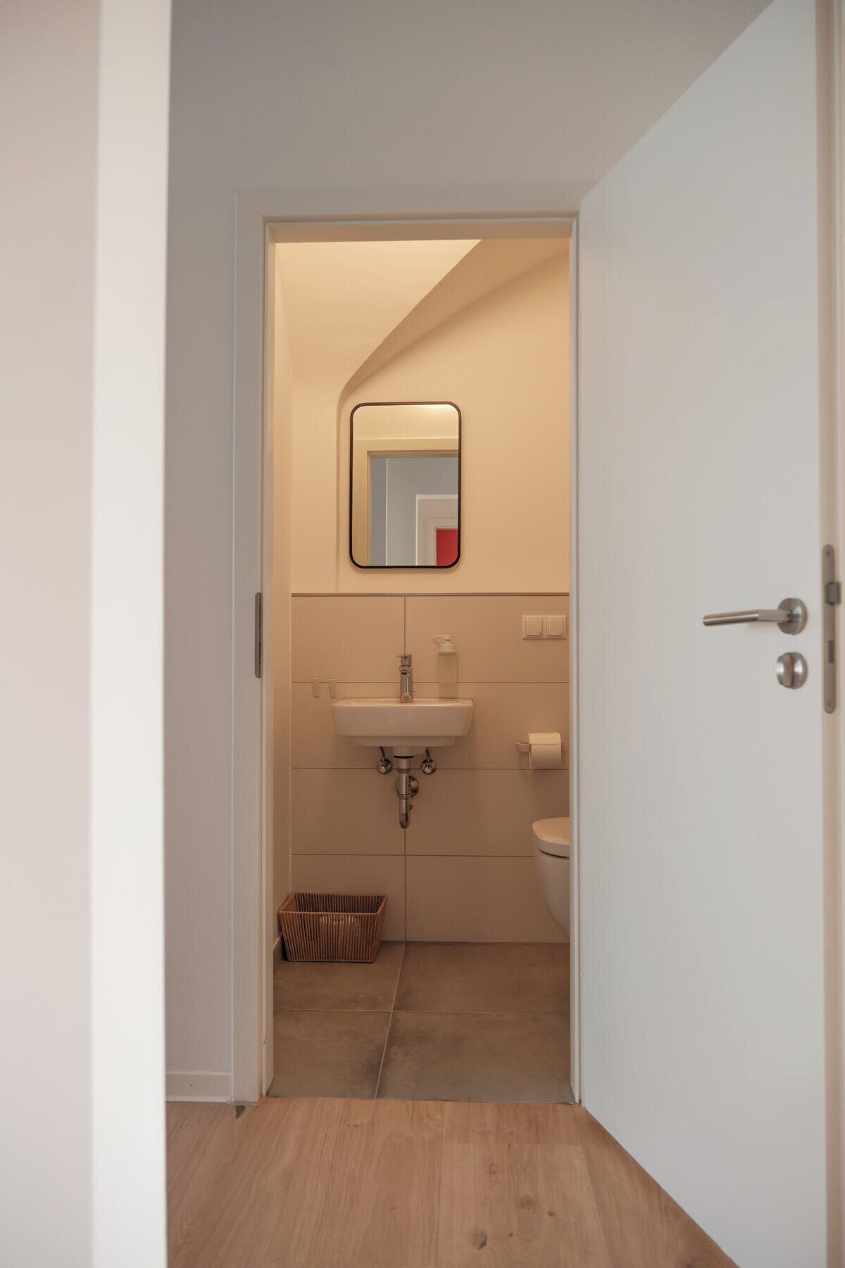Shower, hair dryer, towels, shampoo