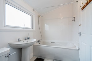 Bathroom - 4-Bed Swansea Home | Ideal for Contractors & Groups (Port Talbot)