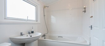 4-Bed Swansea Home | Ideal for Contractors & Groups