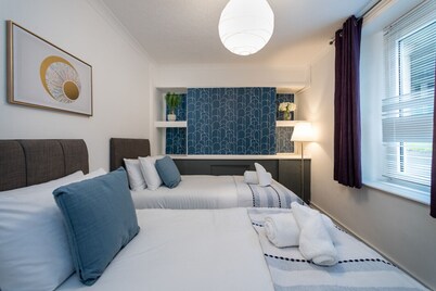 4-Bed Swansea Home | Ideal for Contractors & Groups