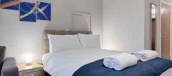 Copper House Swansea | Modern Studios with Kitchen & Parking