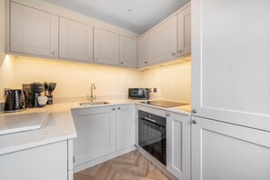 Private kitchen - Stylish City-Centre Flat with Double Bed - VAT Q (Bath)