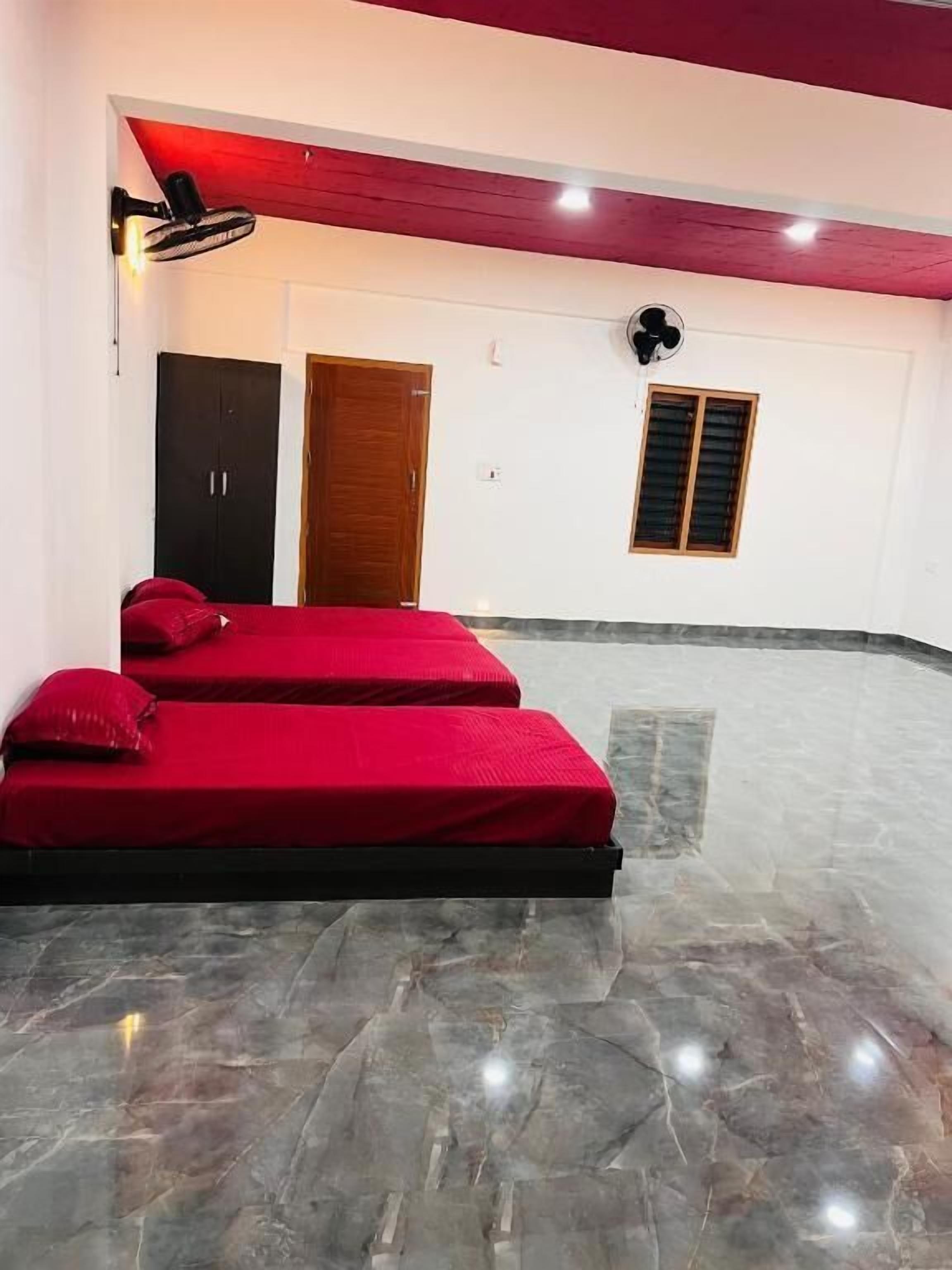 Family Room, Balcony, Mountain View | Interior