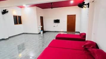 Family Room, Balcony, Mountain View | Interior