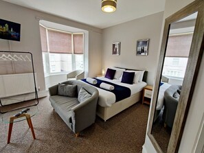 Room - Double Room with Kitchen & Parking | Gorseinon Swansea (Gorseinon)