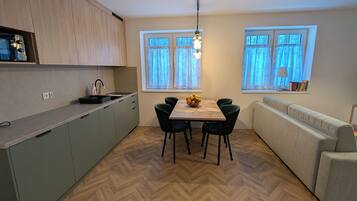 Deluxe Suite | Dining