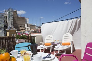Outdoor dining - Tossal III - Central Apartment in Valencia (Valencia)