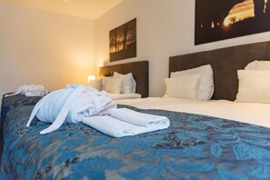 Quadruple Room, City View | In-room safe, iron/ironing board, free WiFi - De Zwaan Delden (Delden)