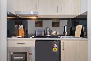 Private kitchen - Boutique Crown Loft Studio • CBD • AC + Smart TV (Surry Hills)