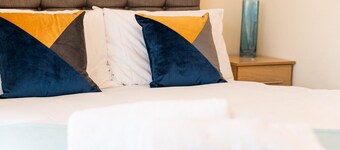 5-Bed Swansea Home with Parking | Ideal for Groups & Contractors