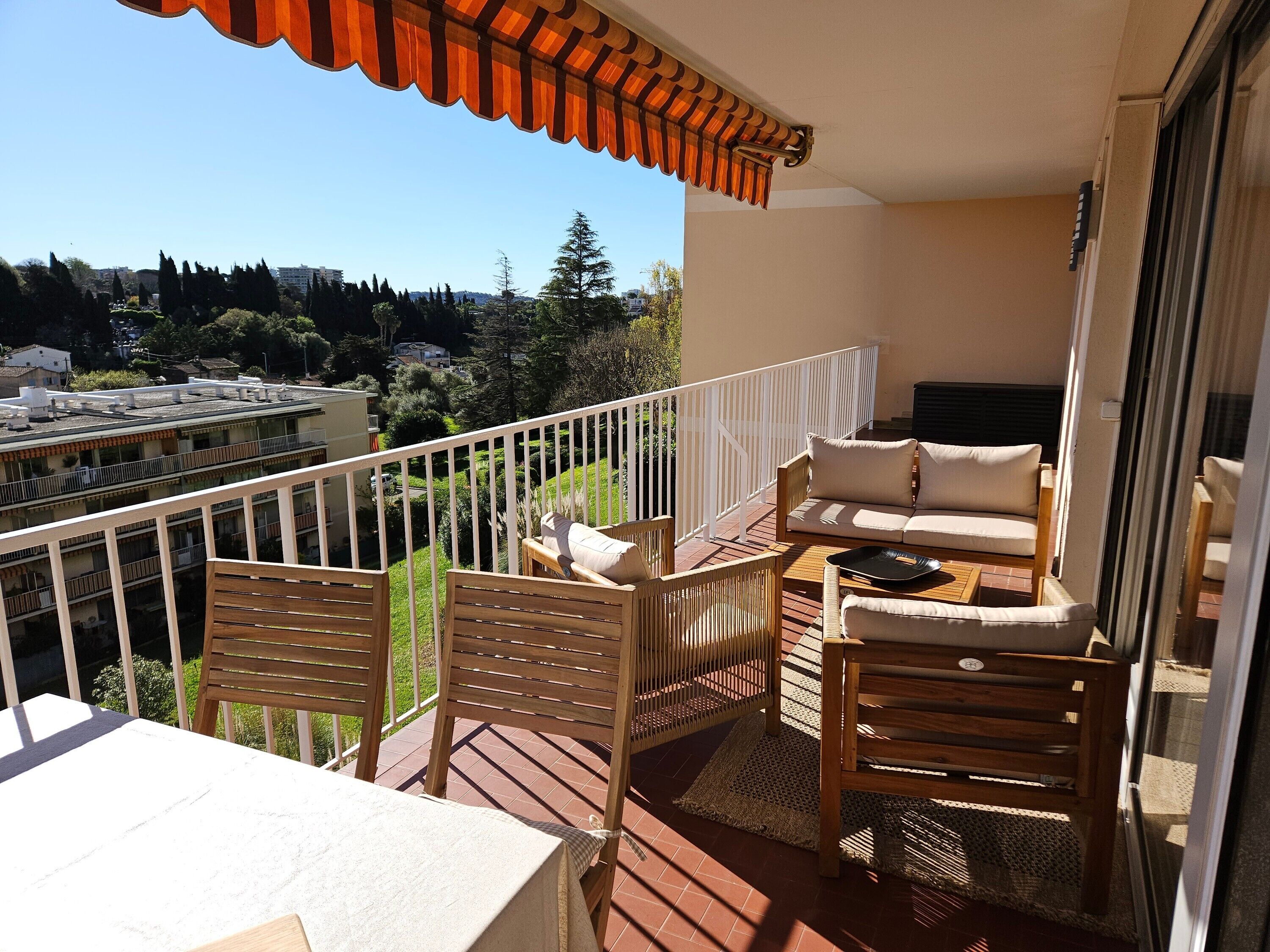 屋外ダイニングエリア