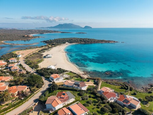 Arvella Stay I by Klodge – Beachfront Suite