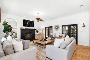 Smart TV - Private Pool - Main and Carriage Houses - Nearby Beach Access (Inlet Beach)