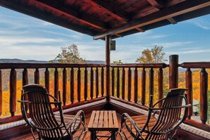 Property grounds - Peaceful Cabin w/MTN Views*Hot Tub*Fireplace*Quiet (Sevierville)