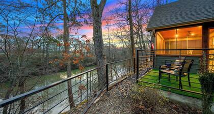 Newly Built 1 Bedroom Riverfront Cabin