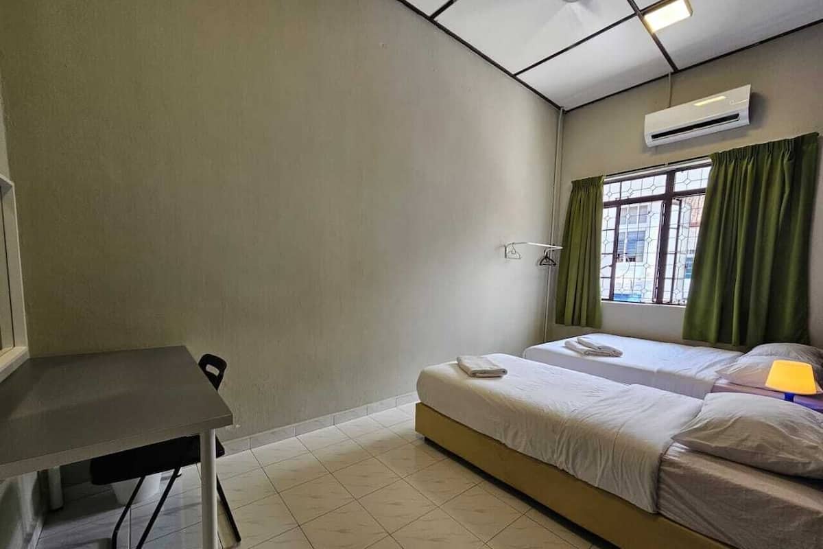 Classic Triple Room | Meja, Wi-fi percuma 