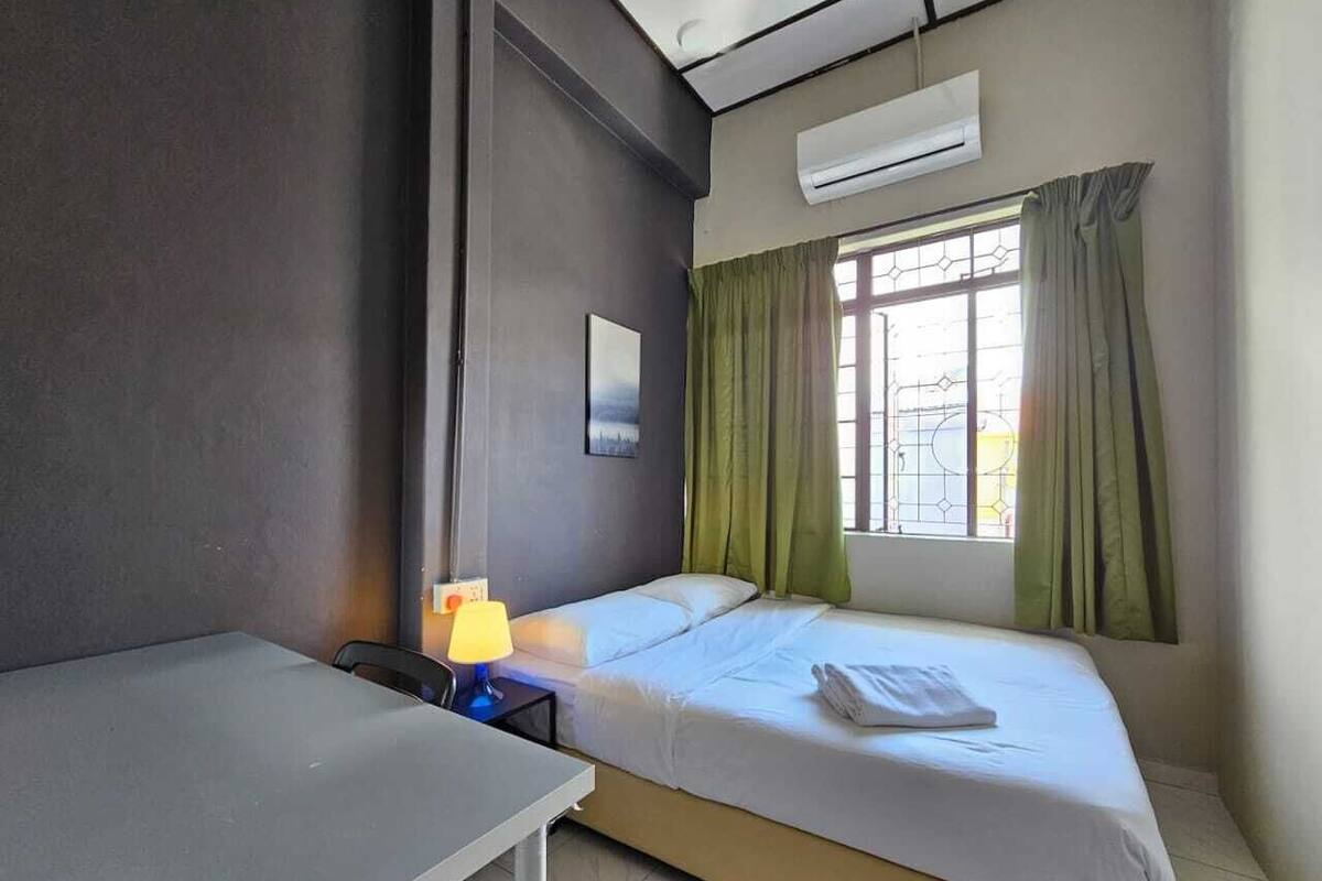 Basic Double Room | Meja, Wi-fi percuma 