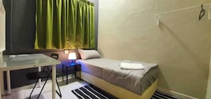 Desk, free WiFi - Room at Lebuh Armenian Georgetown Penang (George Town)