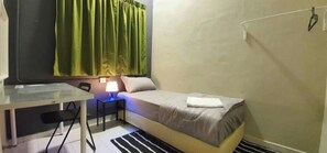 Desk, free WiFi - Room at Lebuh Armenian Georgetown Penang (George Town)