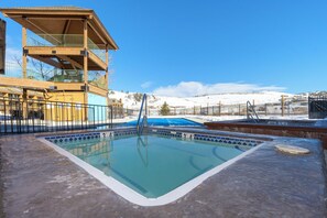 Pool - The Escape - beautiful studio loft, private balcony with views (Granby)
