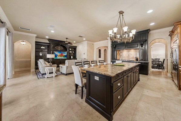 المنشأة من الداخل