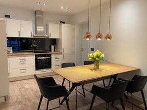 Dining - Premium chalet apartment with 5 bedrooms, 4 bathrooms and 3 balconies (Oberammergau)