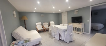 Gite at Matos. Whole house with courtyard 6 pers. Pets allowed