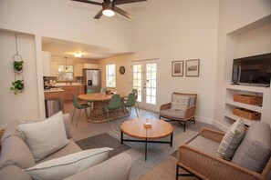 TV, offices - Beautiful 3BR Home • Sleeps 6 • Minutes from PCB Beaches (Panama City Beach)