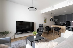 TV - Superior family room for 5 guests - Private Sauna (Tampere)