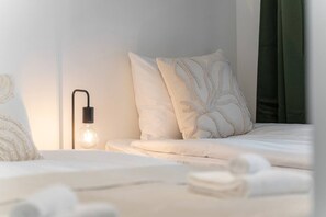 1 Schlafzimmer, Schreibtisch, Bügeleisen/Bügelbrett, Reisekinderbett