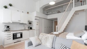 A modern apartment with a kitchen, living room, and staircase. - Come in! `Värjäri` Parvellinen asunto Pyynikillä (Tampere)