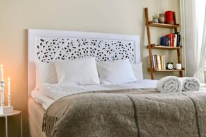 1 Schlafzimmer, Schreibtisch, Bügeleisen/Bügelbrett, Reisekinderbett