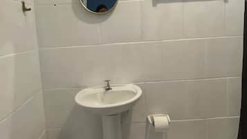 Family Quadruple Room | Bathroom