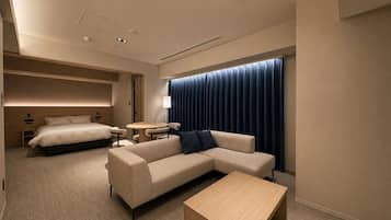 Queen Suite | Living area