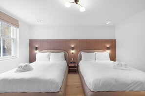 Standard House | Bed sheets - The Sherlock Luxury Mews Designer 2 Bdr (London)