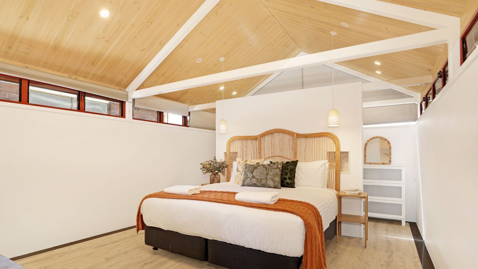 4 bedrooms, desk, iron/ironing board, travel crib