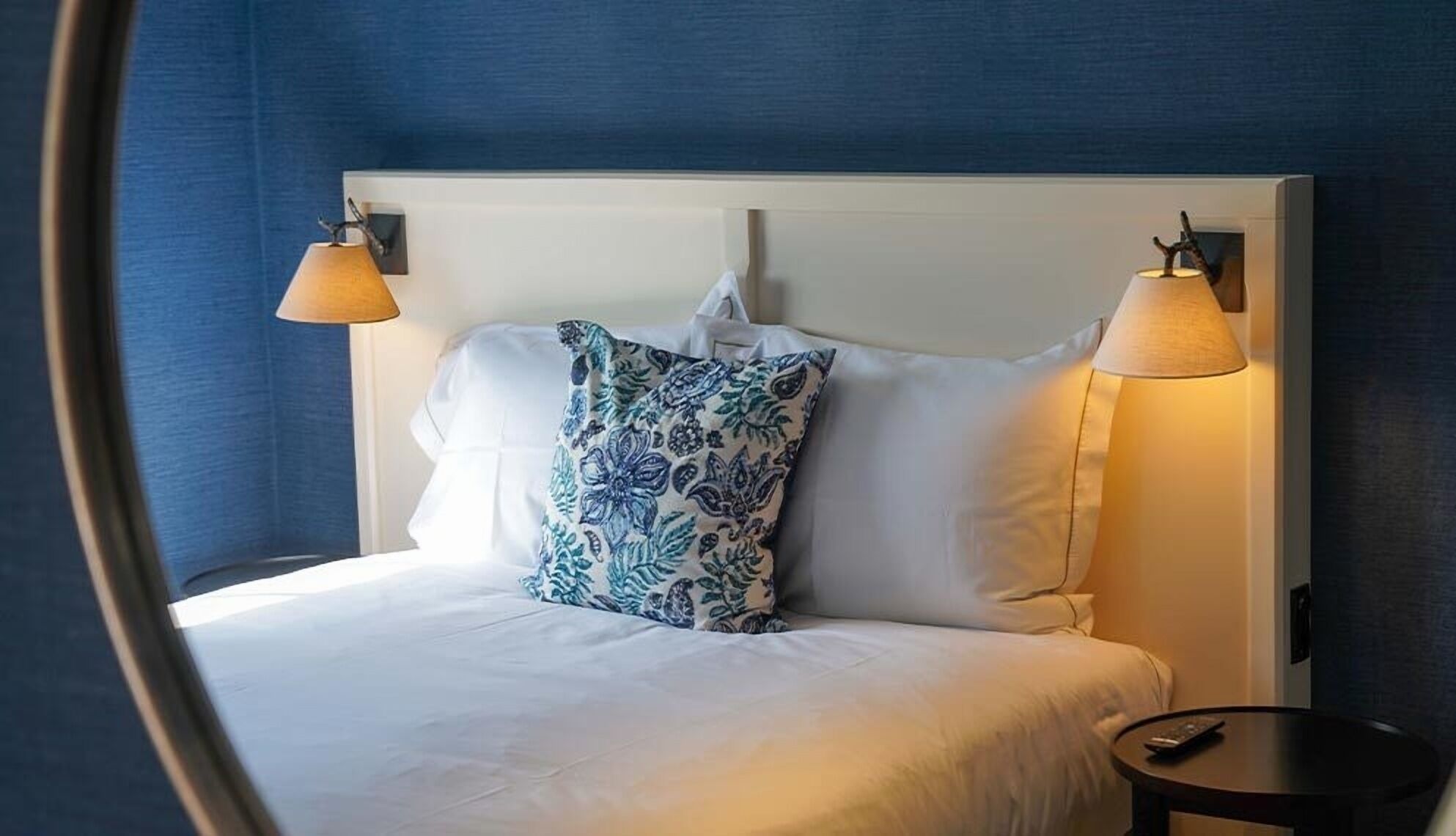 Unit with double bed. Exact unit will be assigned upon arrival. Views, colors, and decor may vary.