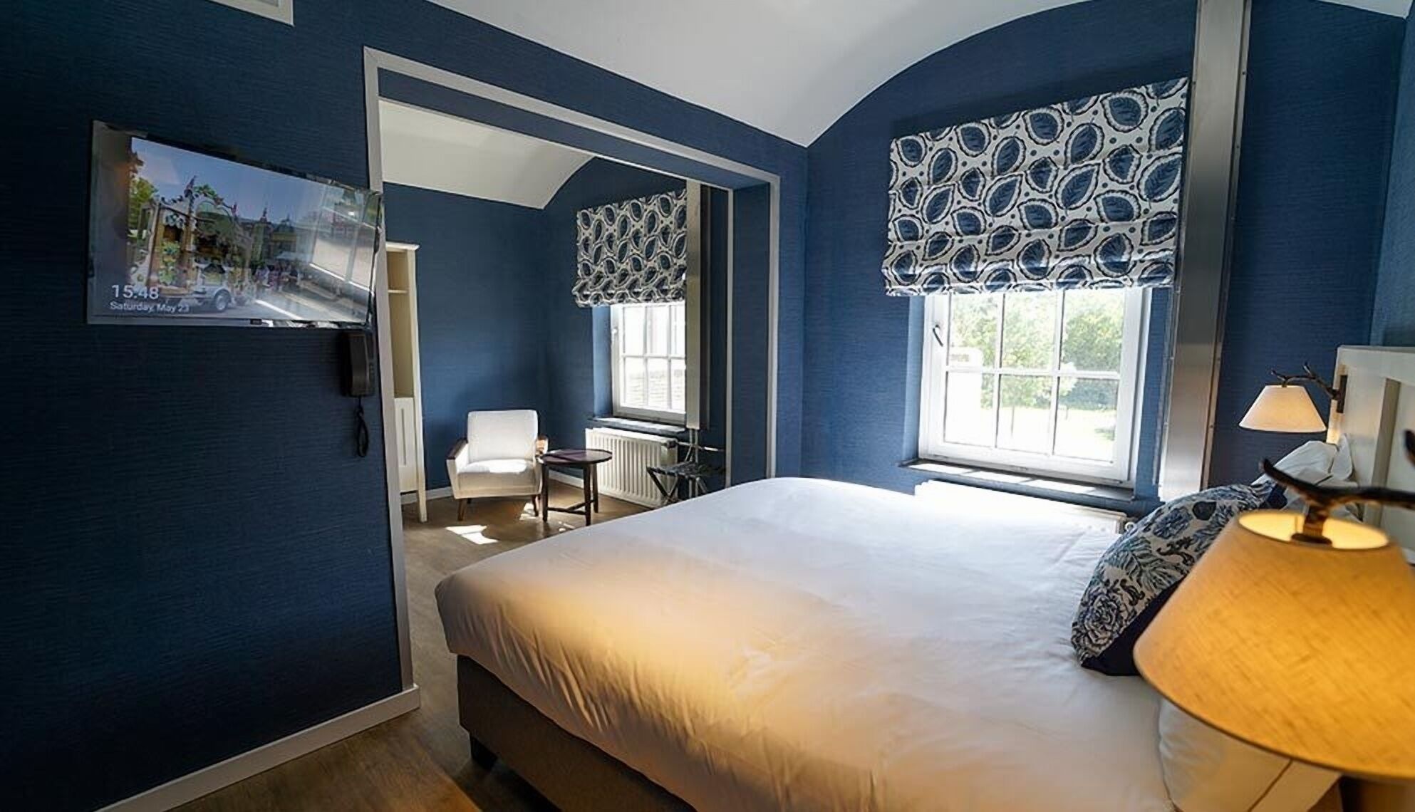 Unit with double bed. Exact unit will be assigned upon arrival. Views, colors, and decor may vary.