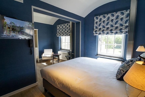 Unit with double bed. Exact unit will be assigned upon arrival. Views, colors, and decor may vary.