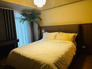 Basic Room, Balcony, City View - Onzé Escapes Azure Staycation (Parañaque)