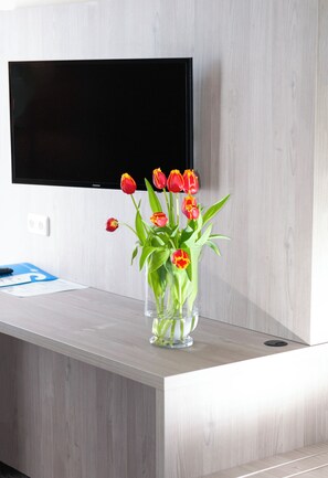 Interior - Scenic Nature Escape: Bike Rentals, Riverside Dining Near Nijmegen - 4 Units (Ooij)