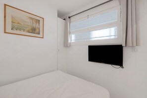 1 bedroom, iron/ironing board, WiFi, bed sheets - Juan les Pins Seafront 2-Room Apartment Le Tropiques (Antibes)