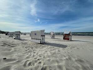 Beach nearby, sun-loungers - Vacation at the Baltic Sea, freshly renovated, quiet vacation apartment, 3.5 km to the beach (OT Niederklütz)