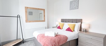 4-Bed Swansea Home with Garden | Sleeps 11 | Ideal for Groups