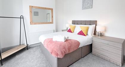 4-Bed Swansea Home with Garden | Sleeps 11 | Ideal for Groups
